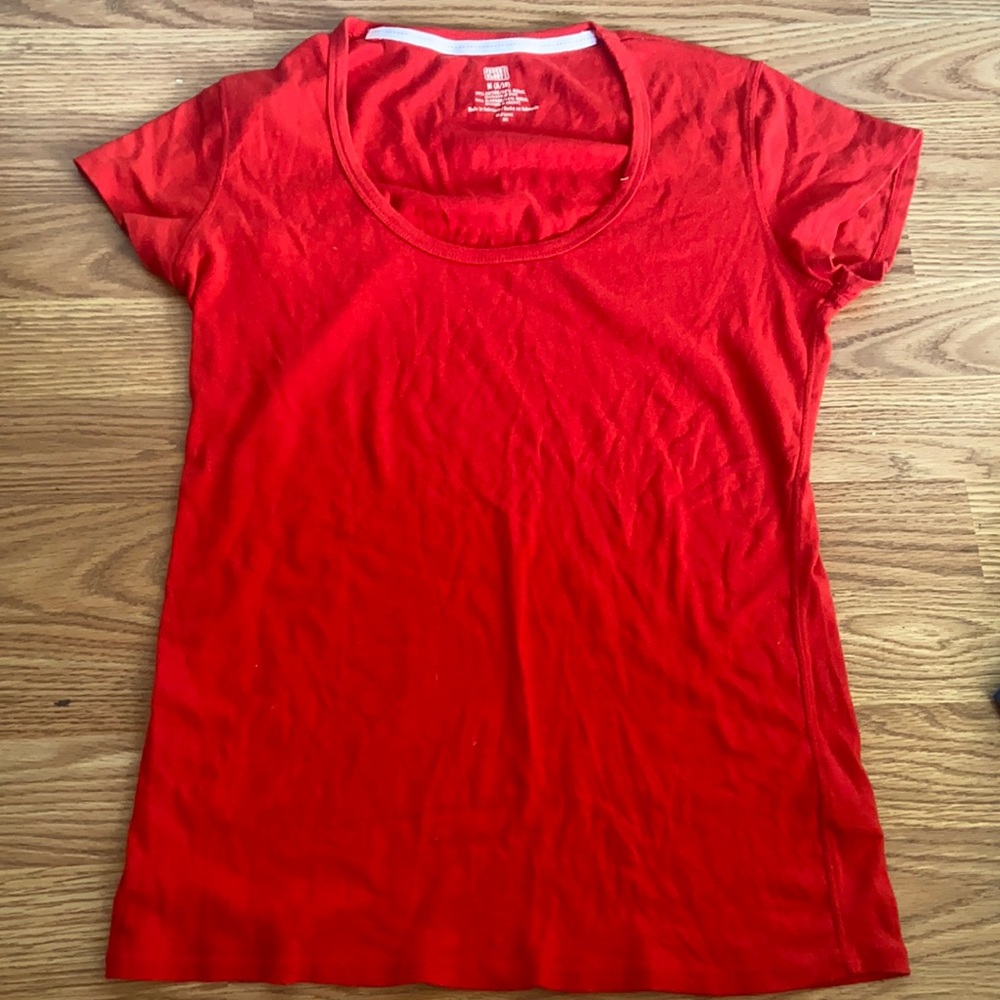Faded glory red tee in size M